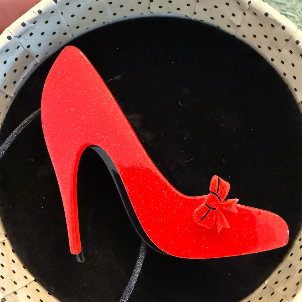 👠 Erstwilder Femme Fatale Brooch Red High Heel Pin